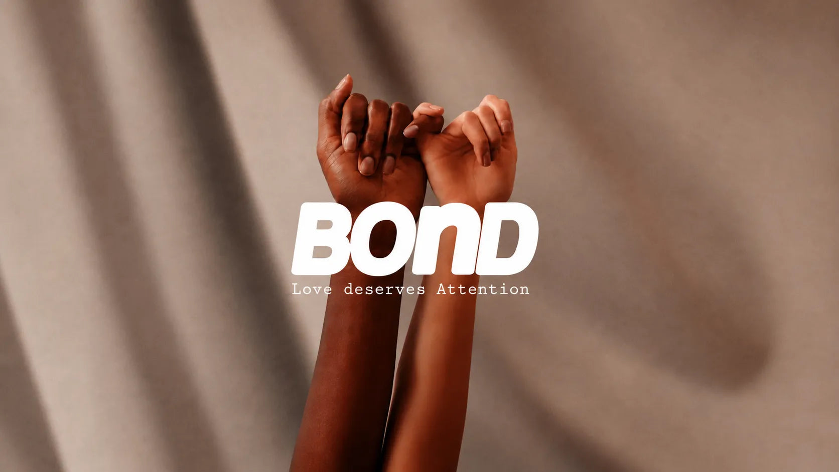 Zwei Hände die sich berühren – Bond, love deserves attention